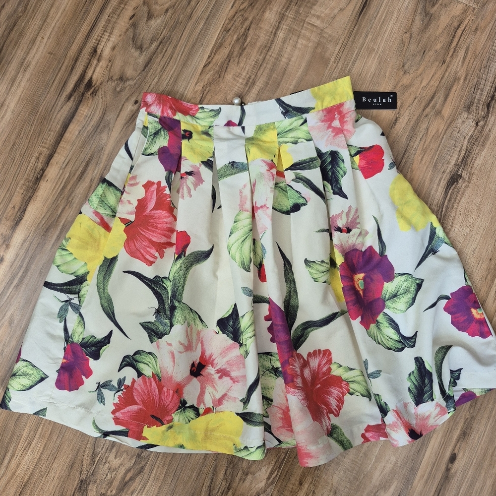 Beulah Size M Lined Floral Skirt